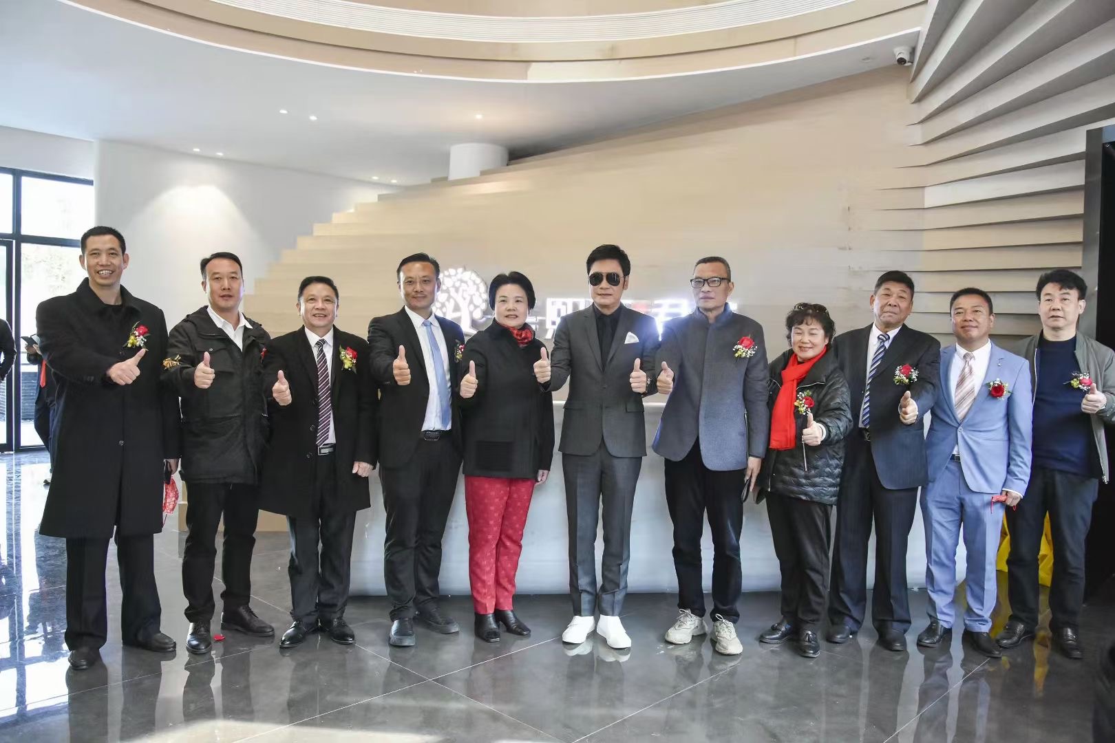 集团公司董事长参加房地产开盘仪式